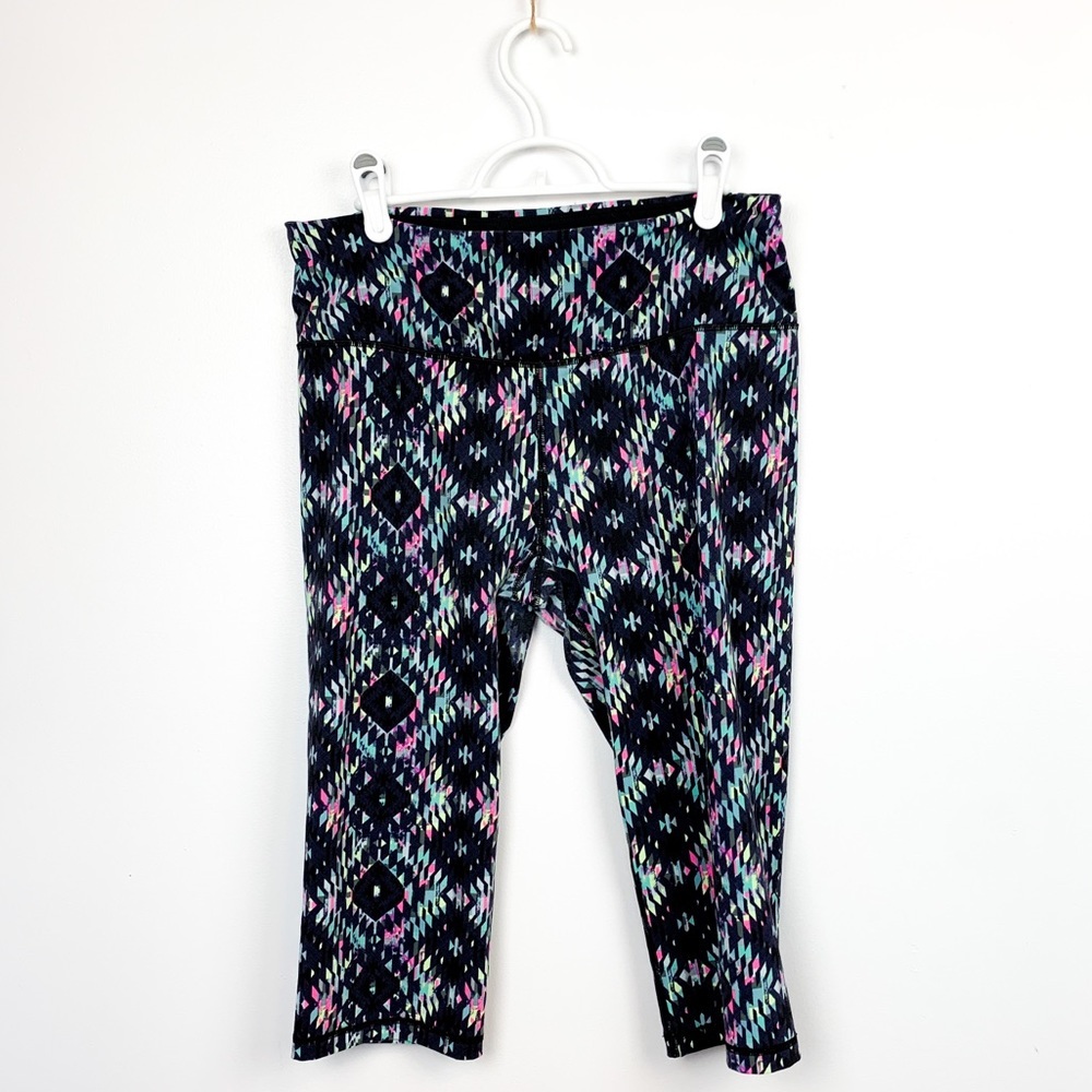 Victoria's Secret Athletic Patterned Capri Leggings